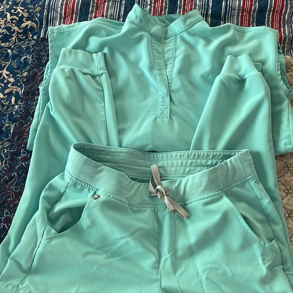 Figs Women's Aqua Set (Raphaela/Zamora)